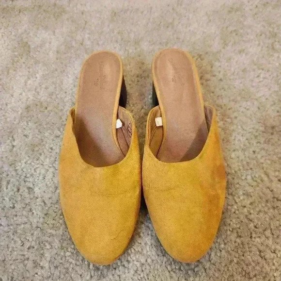 Size 8 Suede Slip On Low Heels Closed Toe Brown Yellow - Picture 1 of 3